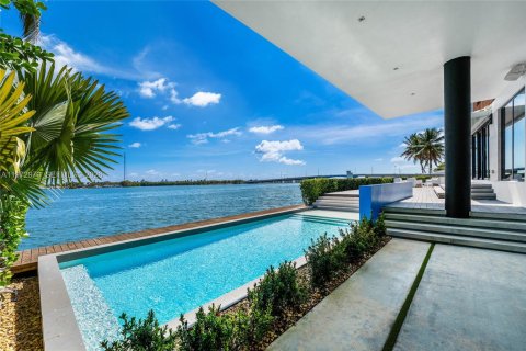 Casa en venta en Miami, Florida, 5 dormitorios, 465.44 m2 № 2035954 - foto 6