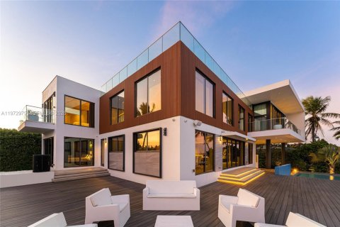 Casa en venta en Miami, Florida, 5 dormitorios, 465.44 m2 № 2035954 - foto 10