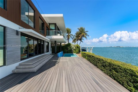 Casa en venta en Miami, Florida, 5 dormitorios, 465.44 m2 № 2035954 - foto 11