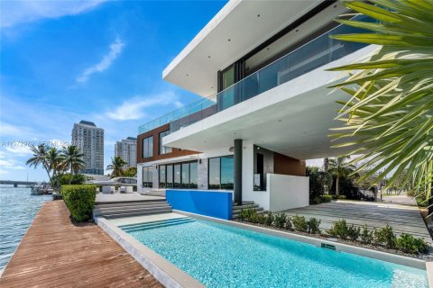 Casa en venta en Miami, Florida, 5 dormitorios, 465.44 m2 № 2035954 - foto 5