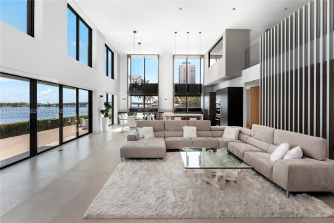 Casa en venta en Miami, Florida, 5 dormitorios, 465.44 m2 № 2035954 - foto 21