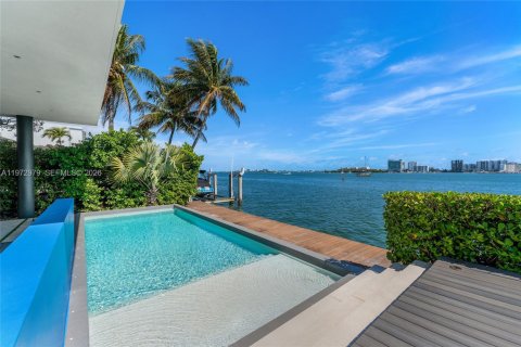 Casa en venta en Miami, Florida, 5 dormitorios, 465.44 m2 № 2035954 - foto 7