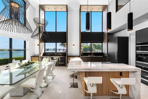 Casa en venta en Miami, Florida, 5 dormitorios, 465.44 m2 № 2035954 - foto 30