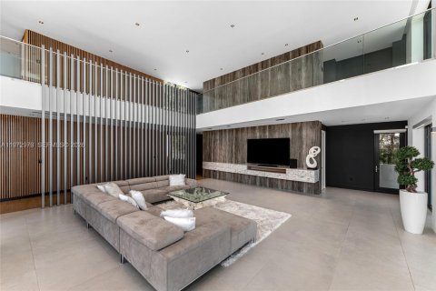 Casa en venta en Miami, Florida, 5 dormitorios, 465.44 m2 № 2035954 - foto 25