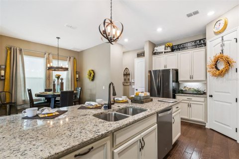 House in Winter Garden, Florida 3 bedrooms, 193.14 sq.m. № 2132575 - photo 9