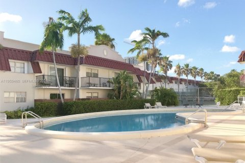 Купить кондоминиум в Пайнкрест, Флорида 3 спальни, 100.33м2, № 2024280 - фото 2