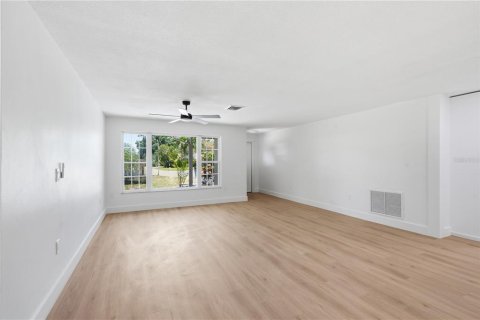 House in Dunedin, Florida 2 bedrooms, 136.57 sq.m. № 2231437 - photo 10
