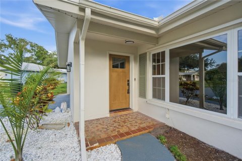 House in Dunedin, Florida 2 bedrooms, 136.57 sq.m. № 2231437 - photo 5