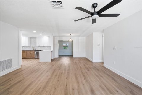 House in Dunedin, Florida 2 bedrooms, 136.57 sq.m. № 2231437 - photo 11