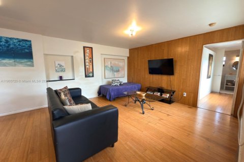 Immobilier commercial à louer à Sunrise, Floride: 1 chambre, 151.24 m2 № 1968185 - photo 2