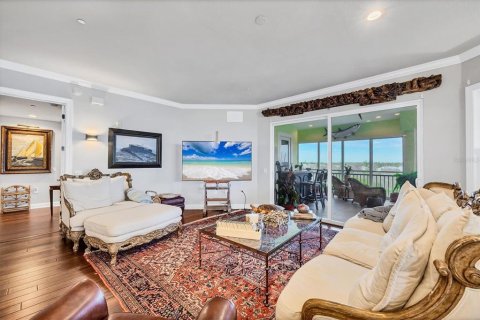 Condo in Englewood, Florida, 4 bedrooms  № 2108089 - photo 9