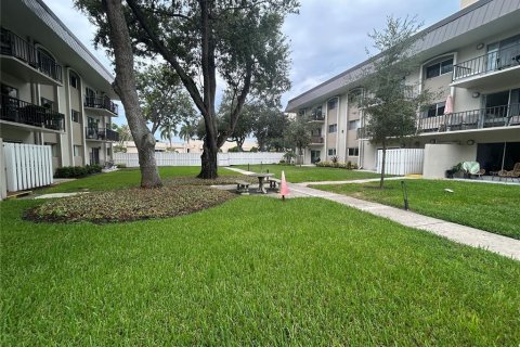Condominio en alquiler en Tampa, Florida, 2 dormitorios, 87.14 m2 № 1918186 - foto 4