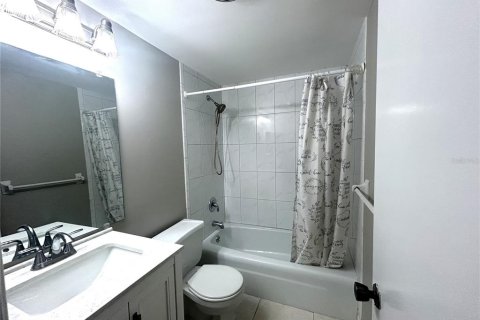 Condominio en alquiler en Tampa, Florida, 2 dormitorios, 87.14 m2 № 1918186 - foto 15