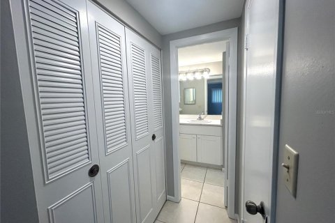 Condominio en alquiler en Tampa, Florida, 2 dormitorios, 87.14 m2 № 1918186 - foto 14
