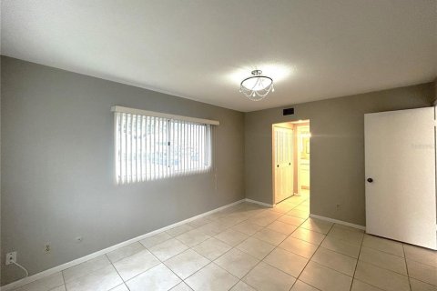 Condominio en alquiler en Tampa, Florida, 2 dormitorios, 87.14 m2 № 1918186 - foto 11