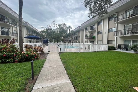 Condominio en alquiler en Tampa, Florida, 2 dormitorios, 87.14 m2 № 1918186 - foto 3