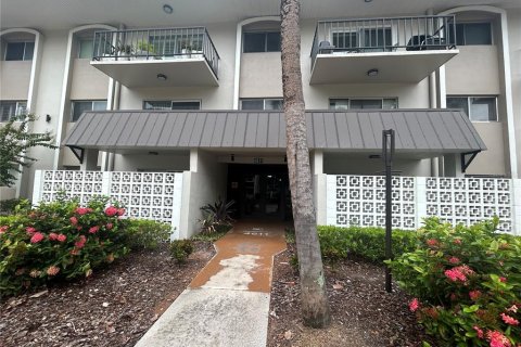 Condominio en alquiler en Tampa, Florida, 2 dormitorios, 87.14 m2 № 1918186 - foto 1