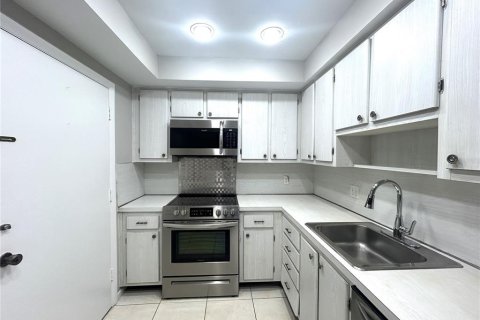 Condominio en alquiler en Tampa, Florida, 2 dormitorios, 87.14 m2 № 1918186 - foto 8