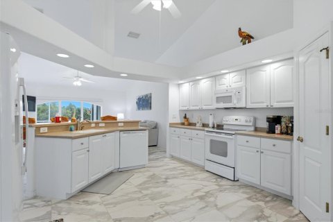 Villa ou maison à vendre à Rotonda, Floride: 3 chambres, 193.89 m2 № 2142911 - photo 14