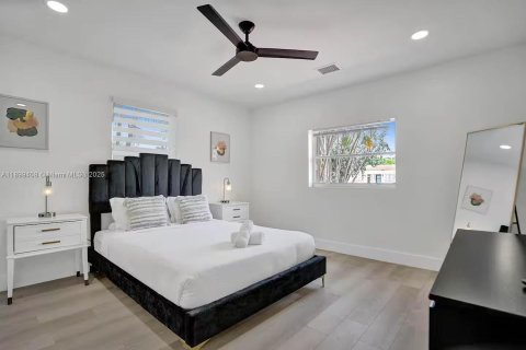 House in Hollywood, Florida 5 bedrooms, 183.76 sq.m. № 1951098 - photo 29