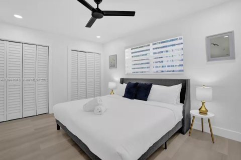 House in Hollywood, Florida 5 bedrooms, 183.76 sq.m. № 1951098 - photo 21