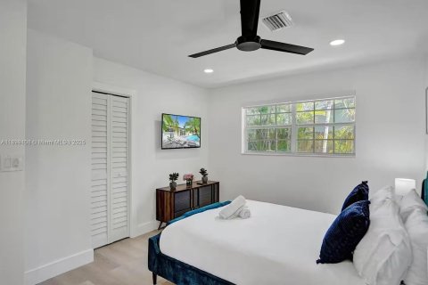 House in Hollywood, Florida 5 bedrooms, 183.76 sq.m. № 1951098 - photo 26