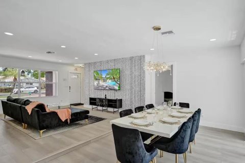 House in Hollywood, Florida 5 bedrooms, 183.76 sq.m. № 1951098 - photo 13