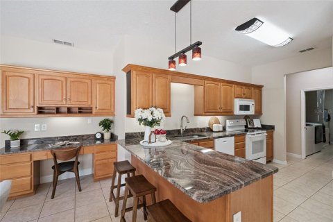 House in Deltona, Florida 4 bedrooms, 254.55 sq.m. № 2114990 - photo 25