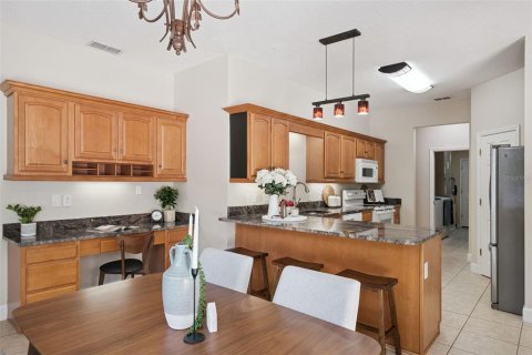 House in Deltona, Florida 4 bedrooms, 254.55 sq.m. № 2114990 - photo 24