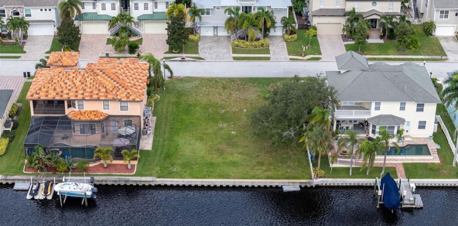 Terrain à Tarpon Springs, Floride № 2108958