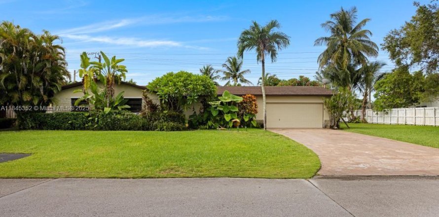 Casa en Miami, Florida 4 dormitorios, 180.97 m2 № 1842481