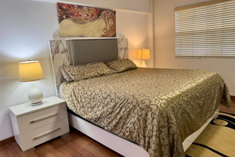 Condo in Sunny Isles Beach, Florida, 2 bedrooms  № 1817736 - photo 21