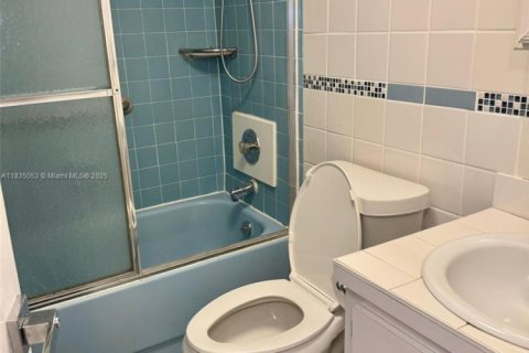 Condo in Sunny Isles Beach, Florida, 2 bedrooms  № 1817736 - photo 30