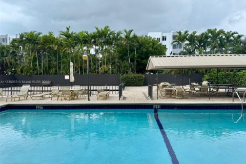 Condo in Sunny Isles Beach, Florida, 2 bedrooms  № 1817736 - photo 24