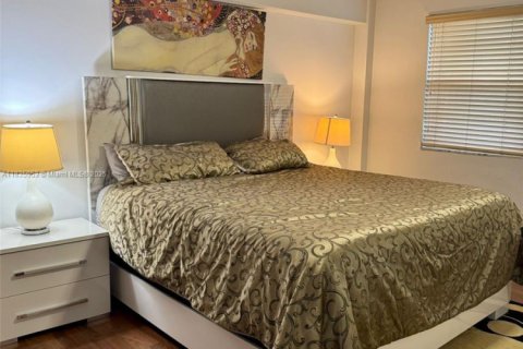 Condo in Sunny Isles Beach, Florida, 2 bedrooms  № 1817736 - photo 19