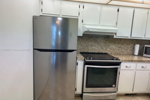 Condo in Sunny Isles Beach, Florida, 2 bedrooms  № 1817736 - photo 5