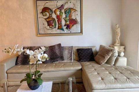 Condo in Sunny Isles Beach, Florida, 2 bedrooms  № 1817736 - photo 8