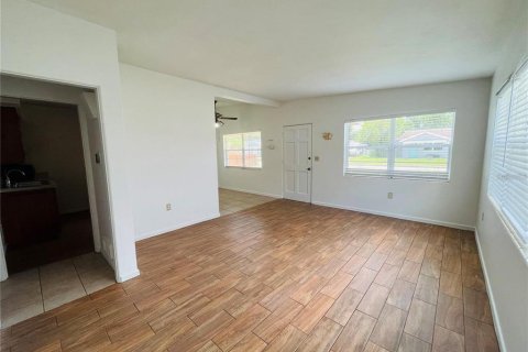 Villa ou maison à louer à Orlando, Floride: 2 chambres, 83.61 m2 № 1900230 - photo 3