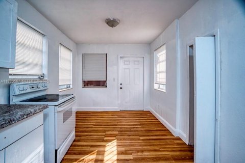 Casa en alquiler en Miami, Florida, 3 dormitorios, 287.53 m2 № 1990427 - foto 15