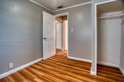 Casa en alquiler en Miami, Florida, 3 dormitorios, 287.53 m2 № 1990427 - foto 6