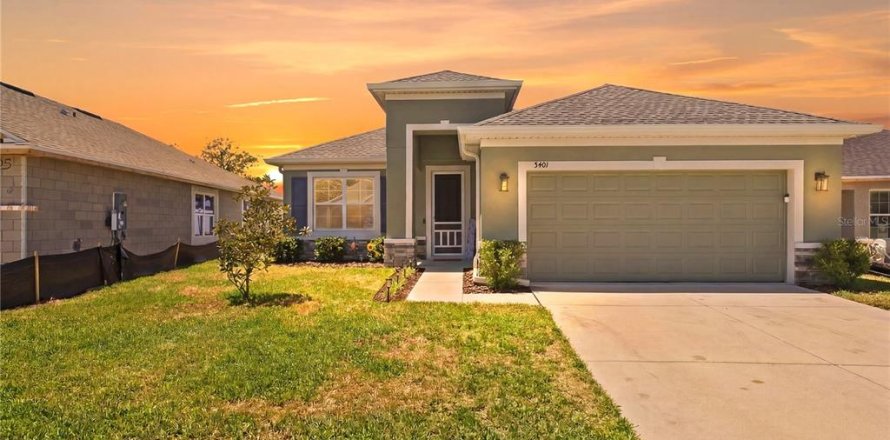 House in Hudson, Florida 4 bedrooms, 190.45 sq.m. № 2157546