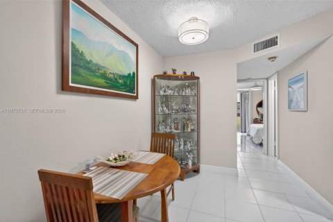 Condo in Sunrise, Florida, 1 bedroom  № 2034128 - photo 6