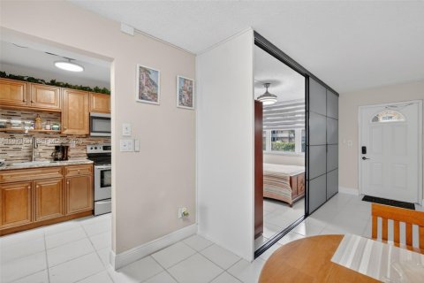 Condo in Sunrise, Florida, 1 bedroom  № 2034128 - photo 8