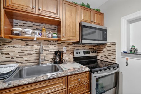 Condo in Sunrise, Florida, 1 bedroom  № 2034128 - photo 10