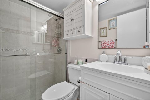 Condo in Sunrise, Florida, 1 bedroom  № 2034128 - photo 14