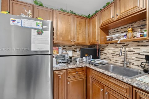 Condo in Sunrise, Florida, 1 bedroom  № 2034128 - photo 11