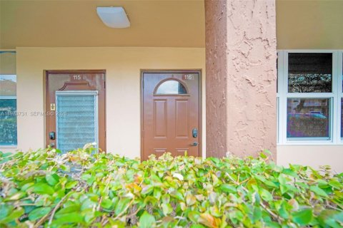 Condo in Sunrise, Florida, 1 bedroom  № 2034128 - photo 2