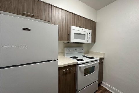 Снять в аренду квартиру в Холливуд, Флорида 1 спальня, № 1975059 - фото 8