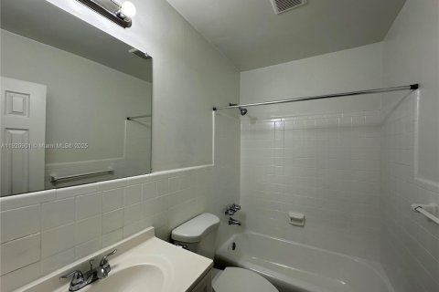 Снять в аренду квартиру в Холливуд, Флорида 1 спальня, № 1975059 - фото 14