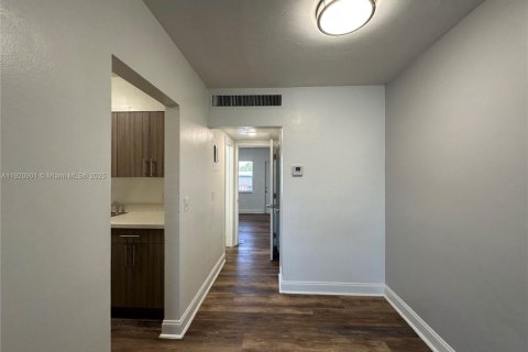 Снять в аренду квартиру в Холливуд, Флорида 1 спальня, № 1975059 - фото 11